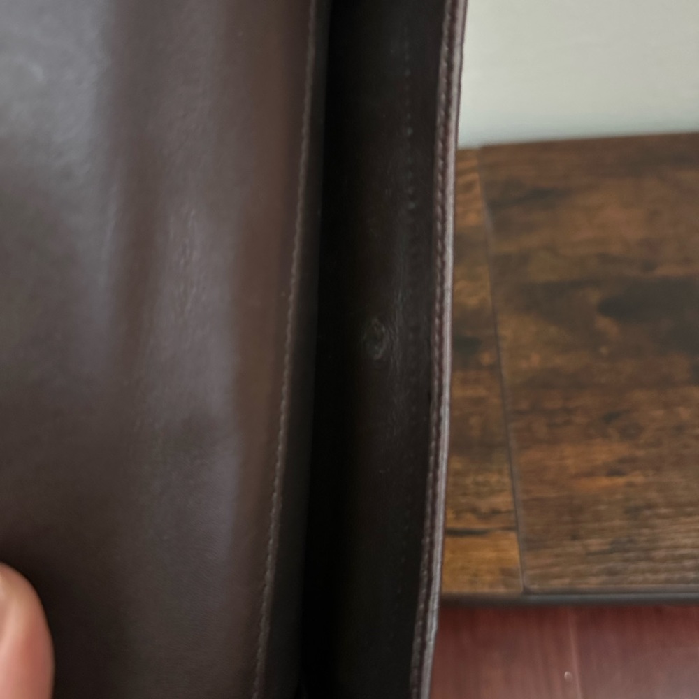 Gucci Dark Brown Leather Wallet with Gold Heart Detail - Picture 6 of 6